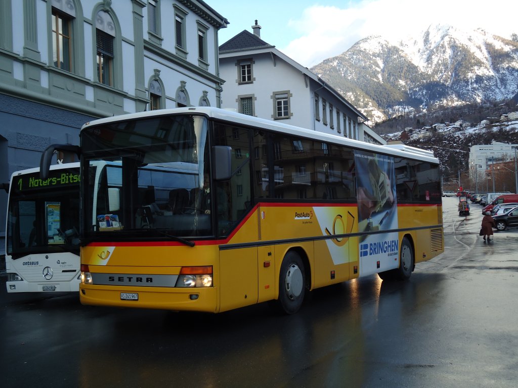 PostAuto Wallis - VS 241'967 - Setra am 26. Dezember 2012 beim Bahnhof Brig