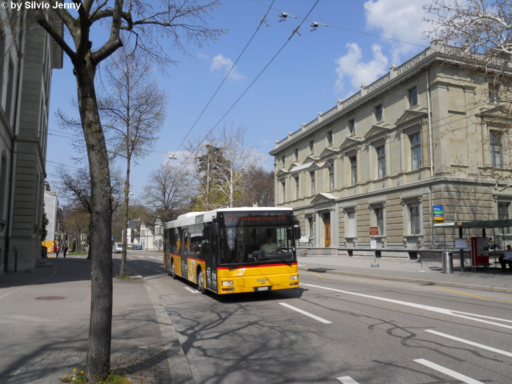 Postauto/PU Motrag Nr. 197 (MAN A21) in Winterthur, Stadthaus. Die LED-Zielanzeigen scheinen sich immer mehr durchzusetzen, so wurde am MAN 197 die Front- und Seitenanzeigen umgebaut.
