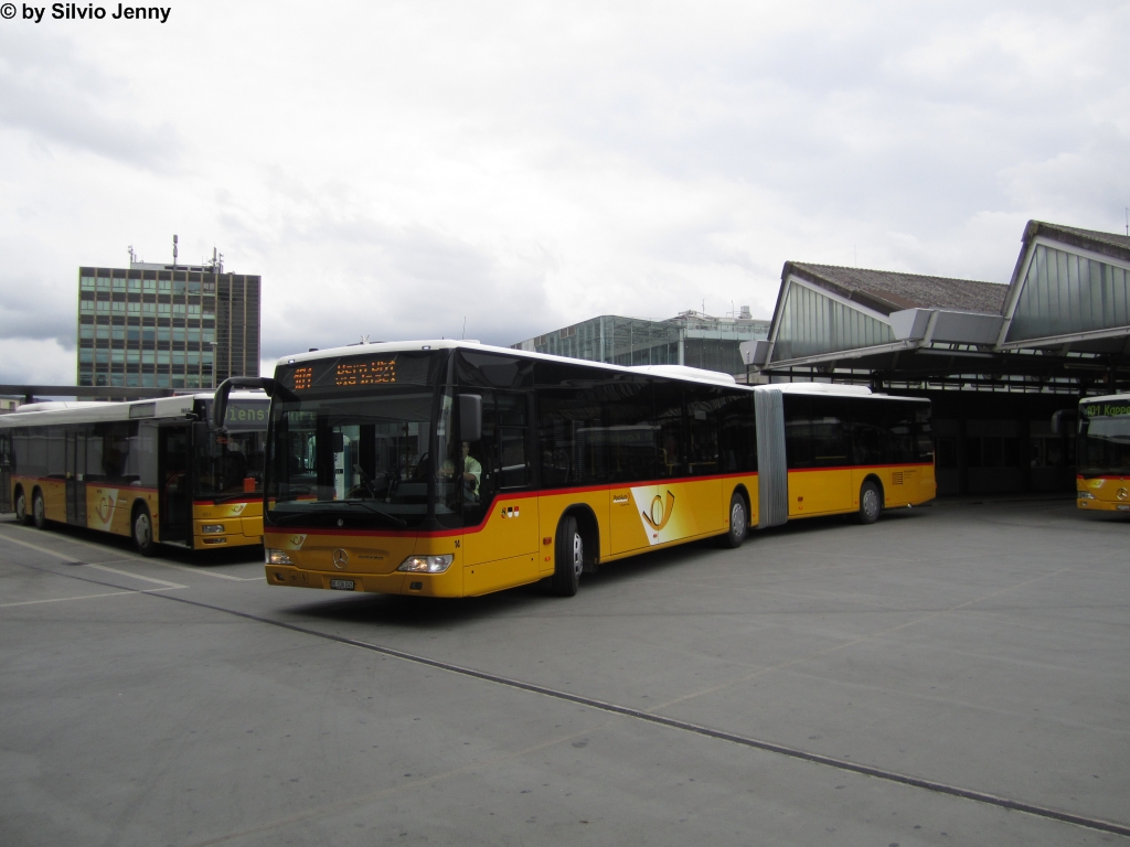 Postauto/PU Steiner Nr. 14 (Mercedes CitaroII O530G) am 26.9.2012 beim Bhf. Bern. Die bei Postauto eher selten vorkommenden Volvo/Hess haben nun das Lebensende erreicht und werden zusehends durch die allgegenwrtigen Citaros ersetzt.