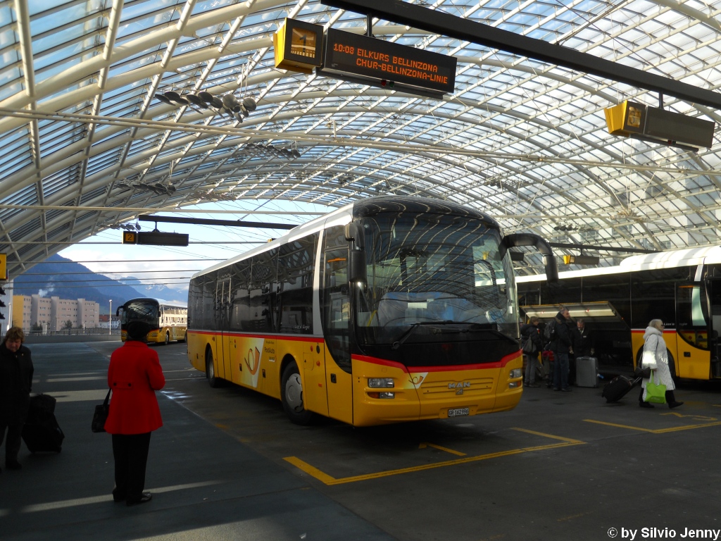 Postauto/Regie Chur Nr. 96 (MAN Lion's Regio R12) am 15.1.2011 beim Bhf. Chur als SanBernadino-Express nach Bellinzona