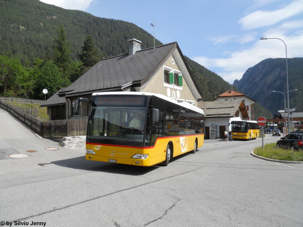 Postauto/Regie Scuol GR 159 303 (Mercedes CitaroII O530LE) am 7.6.2012 in Martina, Cunfin. Ab hier verlsst das Postauto die Schweiz und fhrt ber sterreich nach Samnaun. Fr die Strecke innerhalb der Schweiz ber Acla da Fans ist der Wagen zu lang, zu hoch und zu breit.