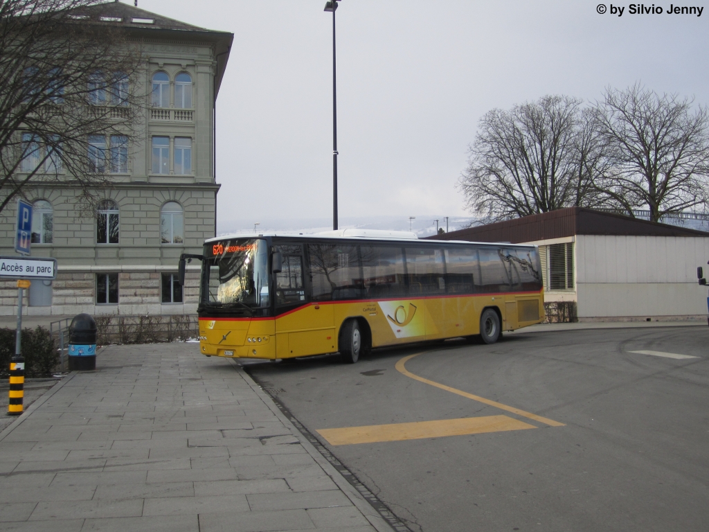 Postauto/Regie Yverdon VD 124 779 (Volvo 8700LE) am 16.1.2013 beim Bhf. Yverdon-les-Bains.