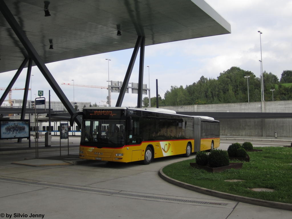 Postauto/Regie ZH-Unterland Nr. 262 (MAN A23 Lion's City GL) am 6.9.2012 beim Flughafen Zrich.