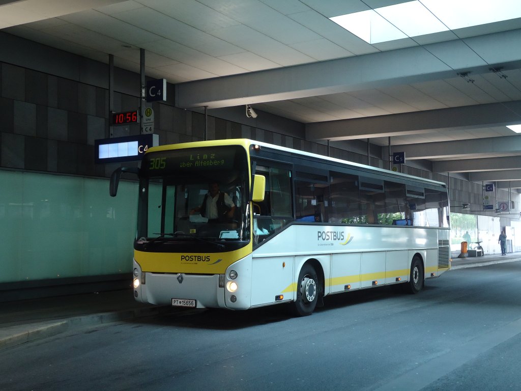 Postbus PT 15'656 Renault am 8. August 2010 Linz, Bahnhof