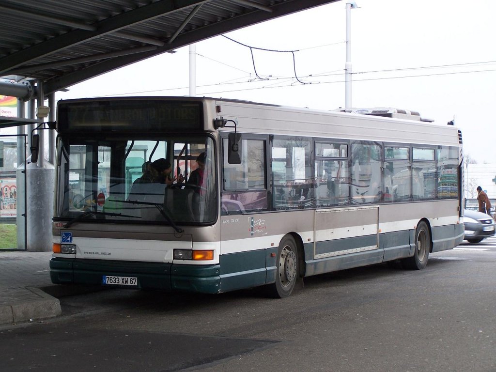 Privat Unternehmer Kunegel setzt GX 317 auf der Linie 27 ein. Hier Ehemaliger Wagen 476 der CTS am 08/02/2010.