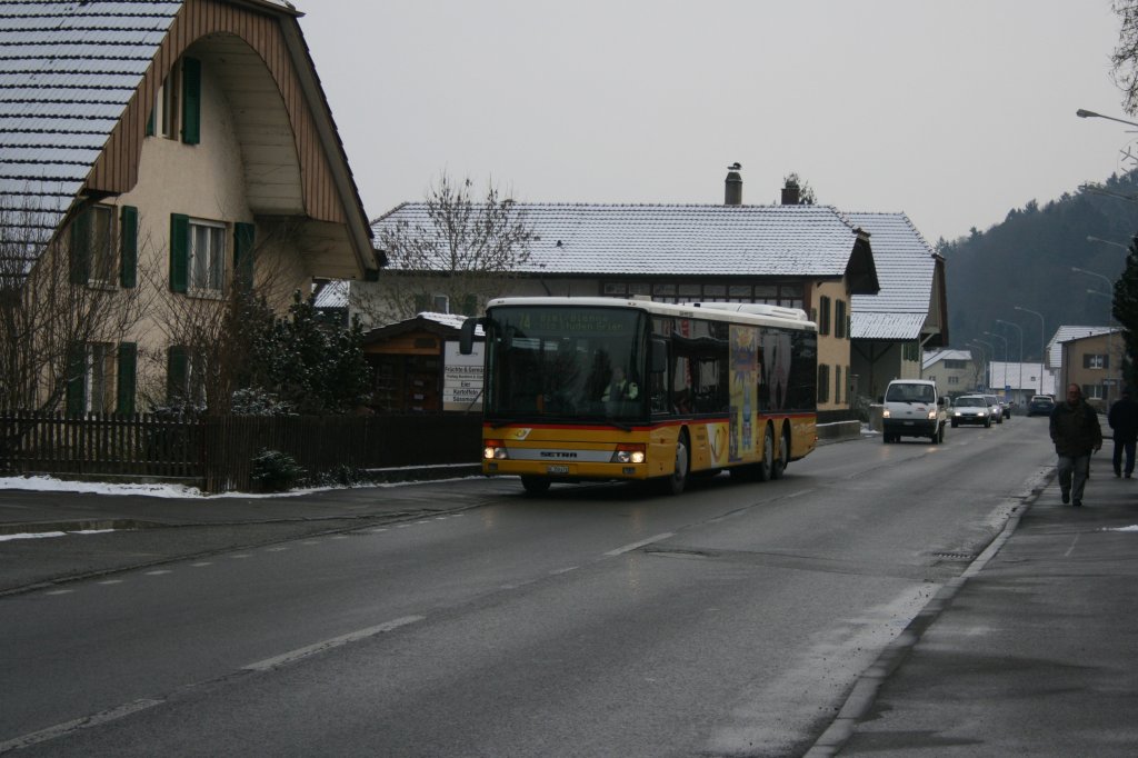 PU Autoverkehr, Aarberg, Nr. 7 (BE 350'471, Setra 319NF, 2005) am 18.12.2009 in Aegerten BE.