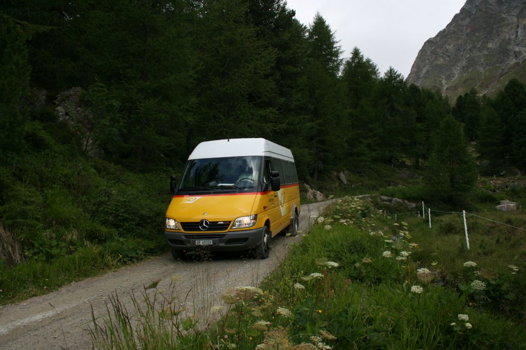 PU Balzarolo, Poschiavo, GR 43'328 (Mercedes-Benz Sprinter 416CDI, 2005) am 28.7.2010 bei Lungacqua (Val da Camp). 