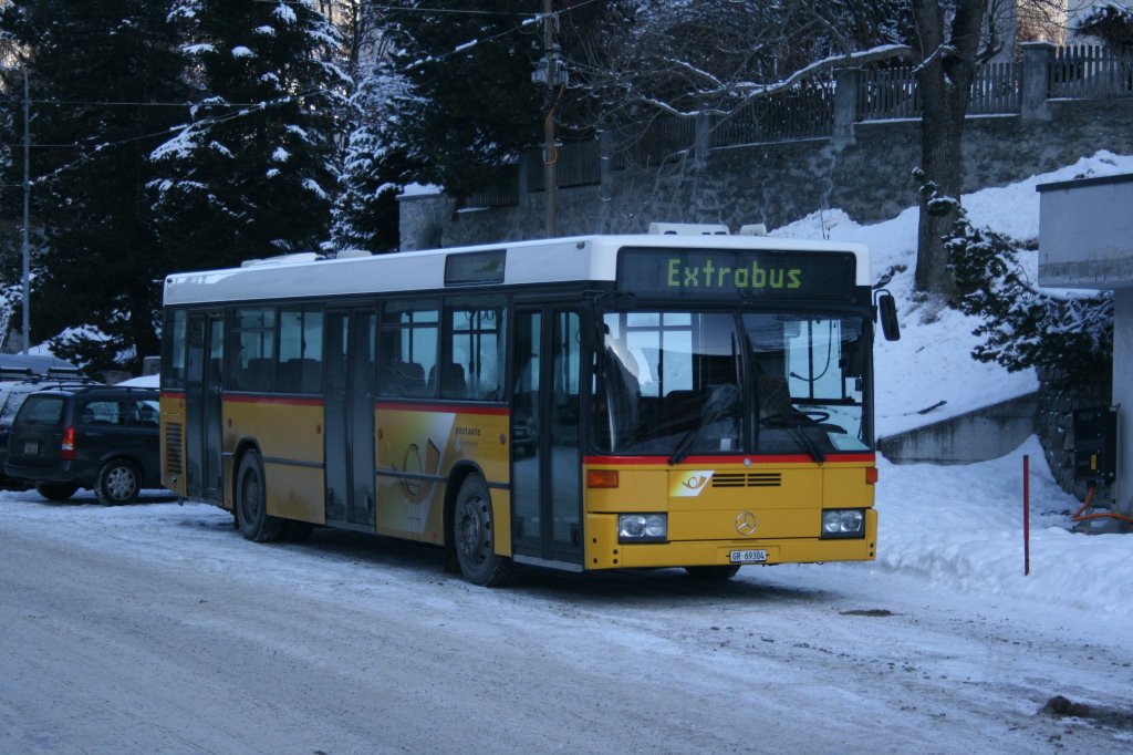 PU Vogt, Klosters, Nr. 4 (GR 69'304, Mercedes-Benz O405N, 1992 (09) ex Regie Chur GR 102'387/P25'503) am 28.12.2009 in Klosters. 
