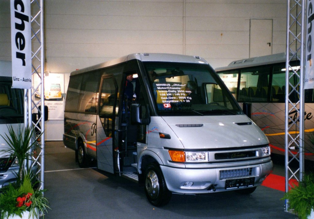 Pucher / Iveco Trendline, aufgenommen auf der IAA 2002 in Hannover.