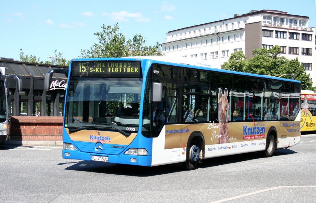 PVG 0353 (PI VG 598) mit Werbung fr Knutzen.
Hamburg Altona Bahnhof, 17.6.2010.