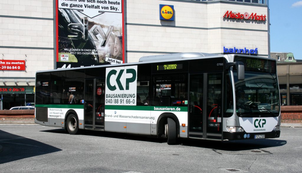 PVG 0766 (PI LZ 539) mit Werbung fr CKP Bausanierung.
Hamburg Altona Bahnhof, 17.6.2010.