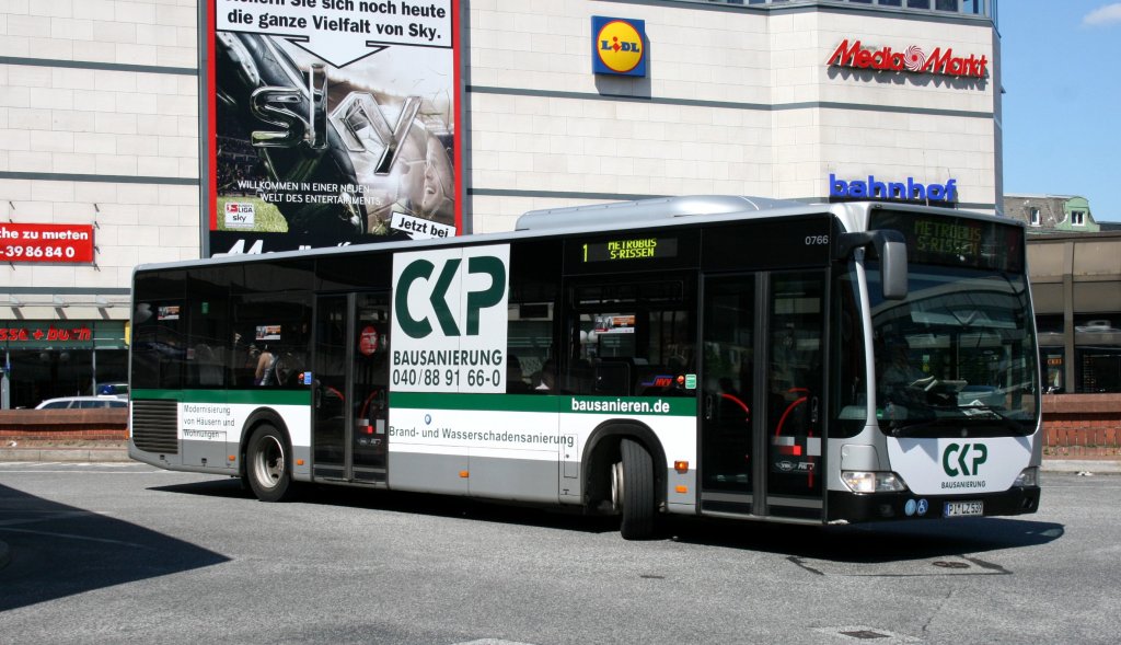 PVG 0766 (PI LZ 539) mit Werbung für CKP Bausanierung.
Hamburg Altona Bahnhof, 17.6.2010.