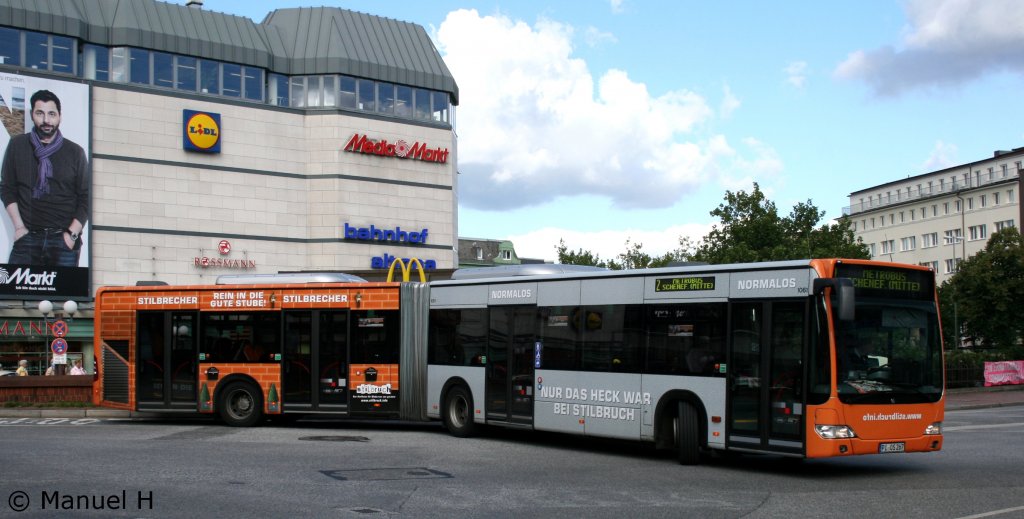 PVG 1061 (PI OS 267) mit Werbung fr Stillbruch.
Aufgenommen am ZOB Altona, 2.9.2010.