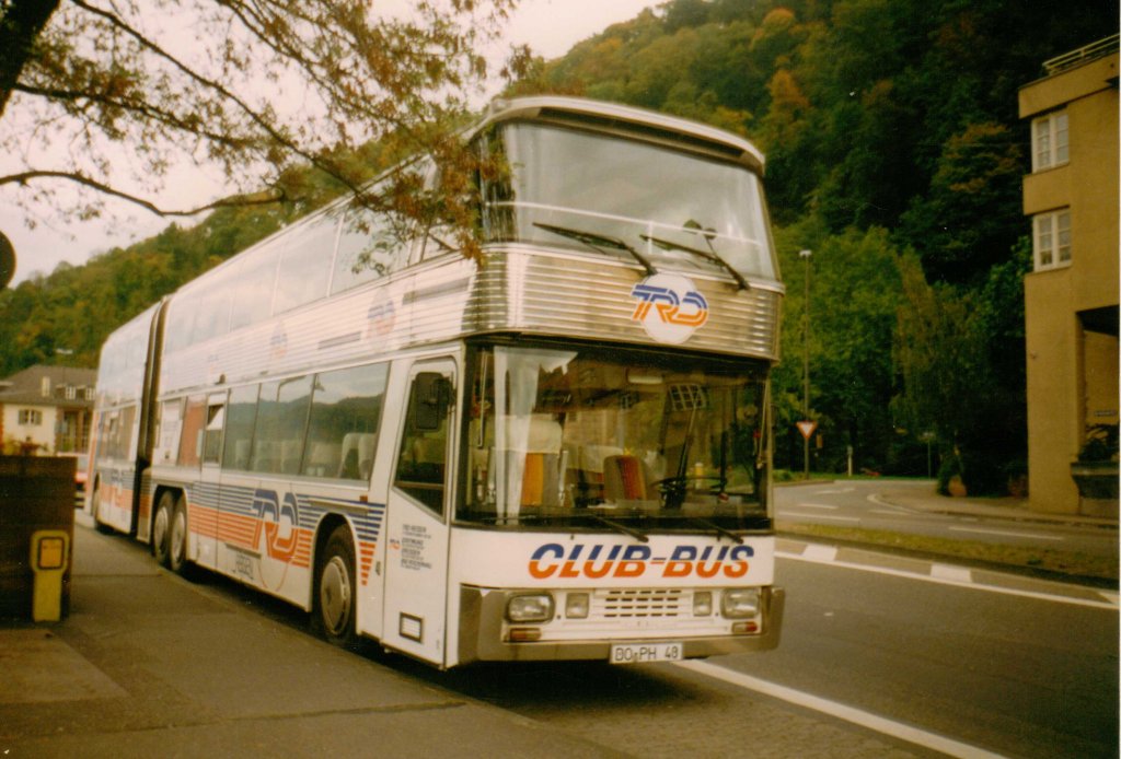 Raritt aus dem Archiv: Neoplan N 138/4 Jumbocruiser, nur ca. 11 mal gebaut, hier ein Fahrzeug von  TRD , Oktober 1993 Heidelberg
