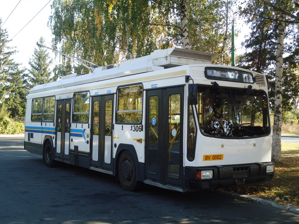 RAT Brasov - Nr. 306/BV 00'102 - Berliet-Renault Trolleybus (ex Limoges Nr. 422) am 4. Oktober 2011 in Brasov, Rulmentul
