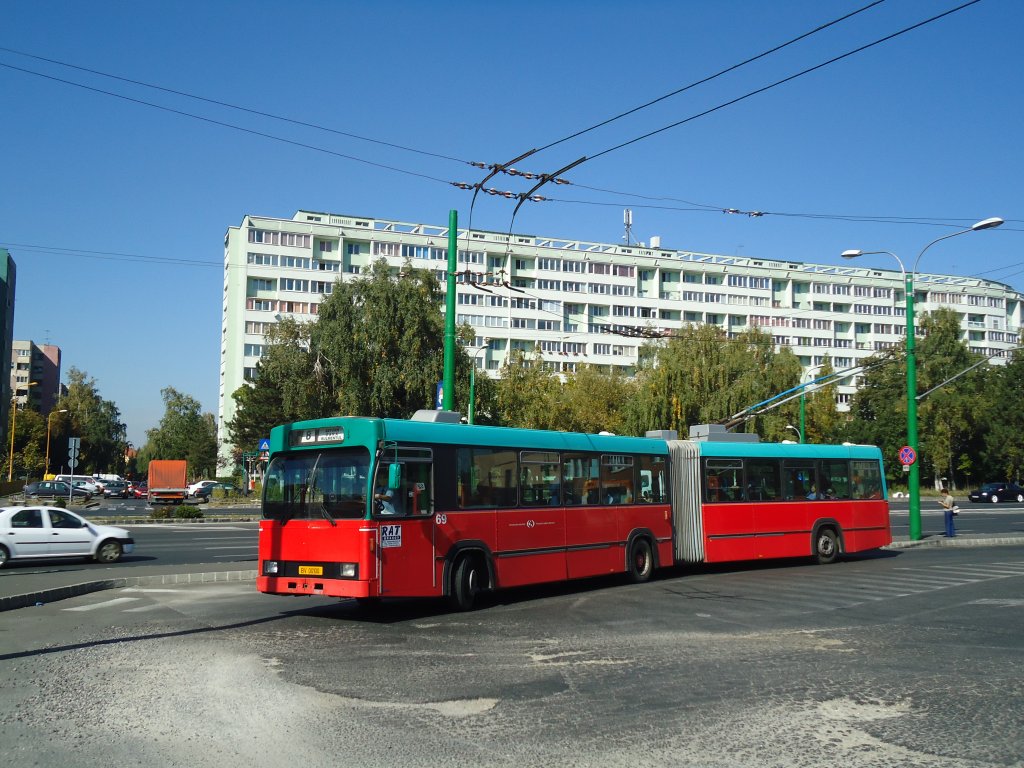 RAT Brasov - Nr. 69/BV 00'100 - Volvo/R&J Gelenktrolleybus (ex VB Biel Nr. 69) am 5. Oktober 2011 in Brasov, Saturn