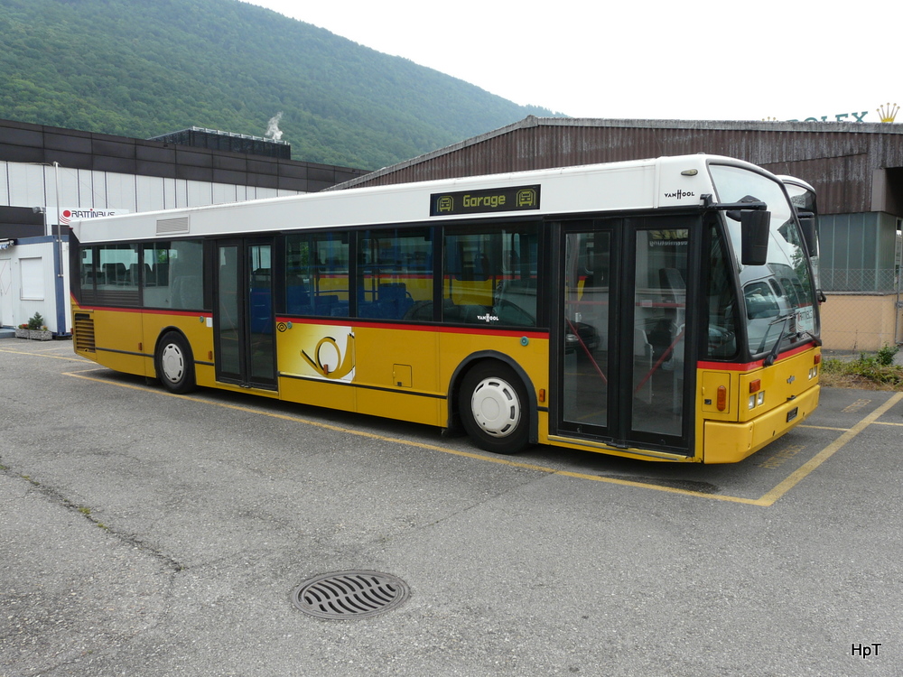 Rattinbus Occasionen - VanHool ex Postauto Abgestellt in Biel am 11.07.2010