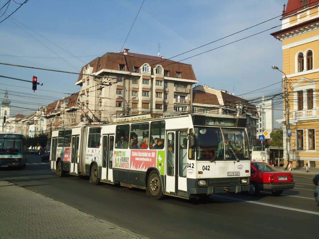 Ratuc, Cluj-Napoca - Nr. 42/CJ-N 240 - Rocar Gelenktrolleybus am 6. Oktober 2011 in Cluj-Napoca