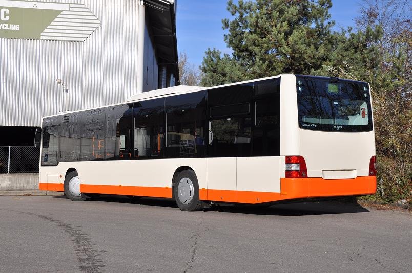 RBS, Worblaufen Nr. 4/MAN am 3. Dezember 2009 (noch ohne Anschriften und Kennzeichen) bei der Garage in Worblaufen.