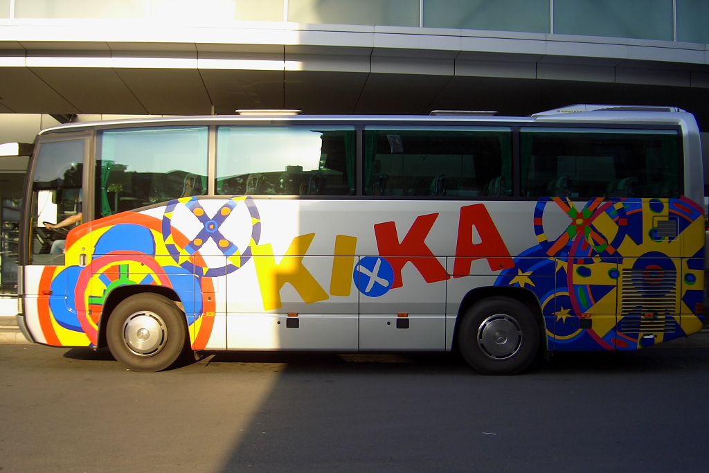 Reisebus mit KIKA-Kinderkanal-Aufschrift (04.09.05)