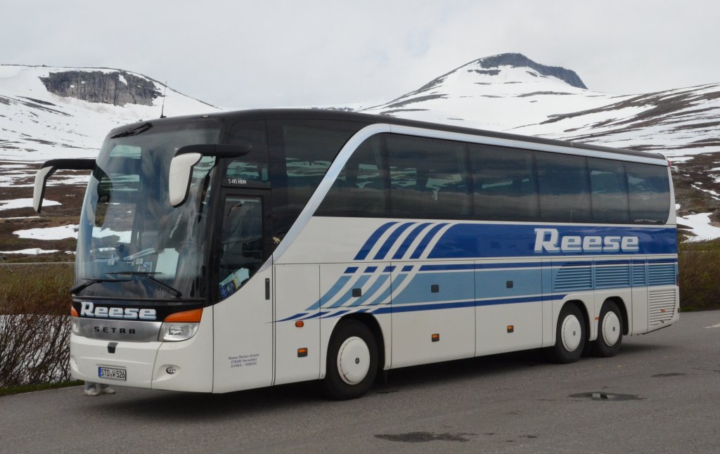 Reisebus Setra  S415 HDH am Polarkreis in Norwegen an der E6. 01.07.2012.