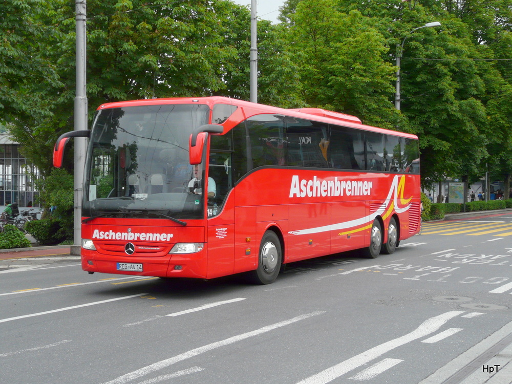Reisecar Mercedes Tourismo unterwegs vor dem Bahnhof Luzern am 11.06.2013