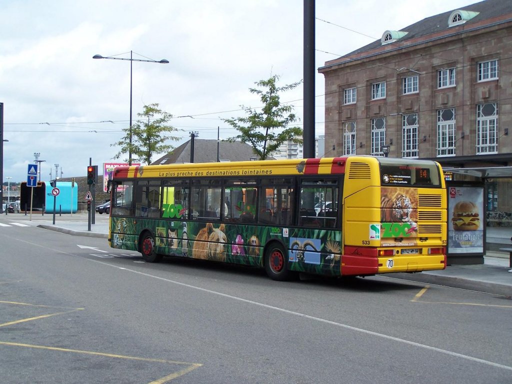Renault Agora Solo Nr 533 mit eine Werbung für den Zoo, vor dem Bahnhof am 30/08/10.