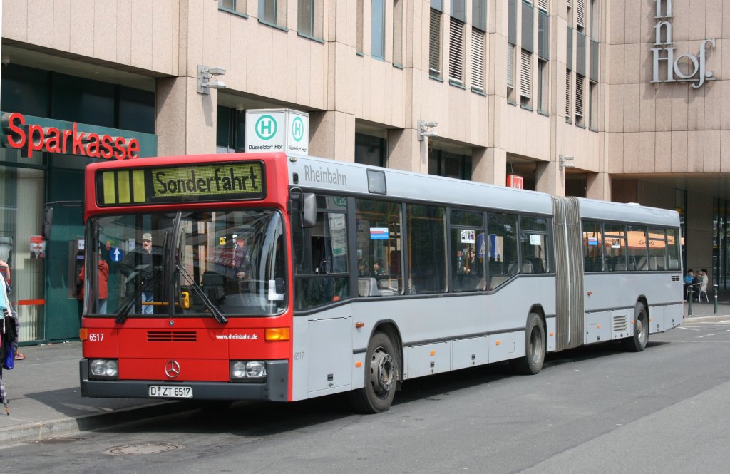 Rheinbahn 6517 (D ZT 6517) steht hier mit einer Sonderfahrt am HBF Dsseldorf.
9.5.2010