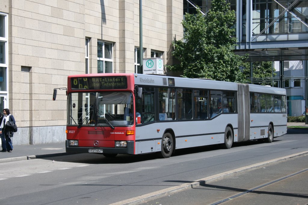 Rheinbahn 6527 (D ZT 6527).
Düsseldorf HBF, 2.6.2010