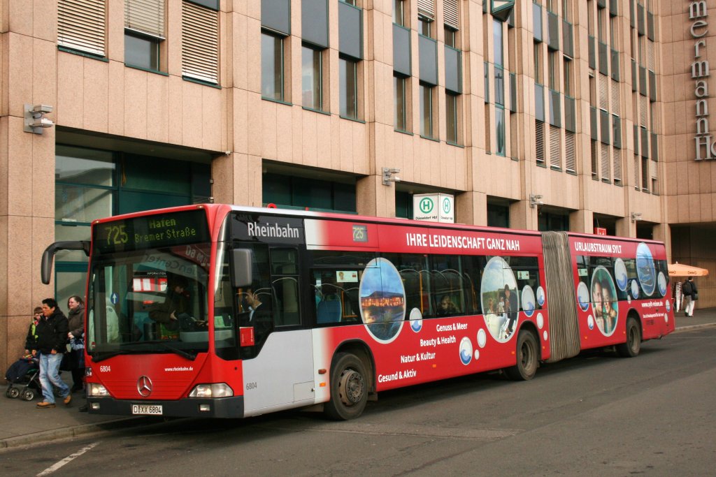 Rheinbahn 6804 (D XX 6804) mit Werbung fr Sylt-Reisen.de
Aufgenommen am HBF Dsseldorf,23.1.2010.