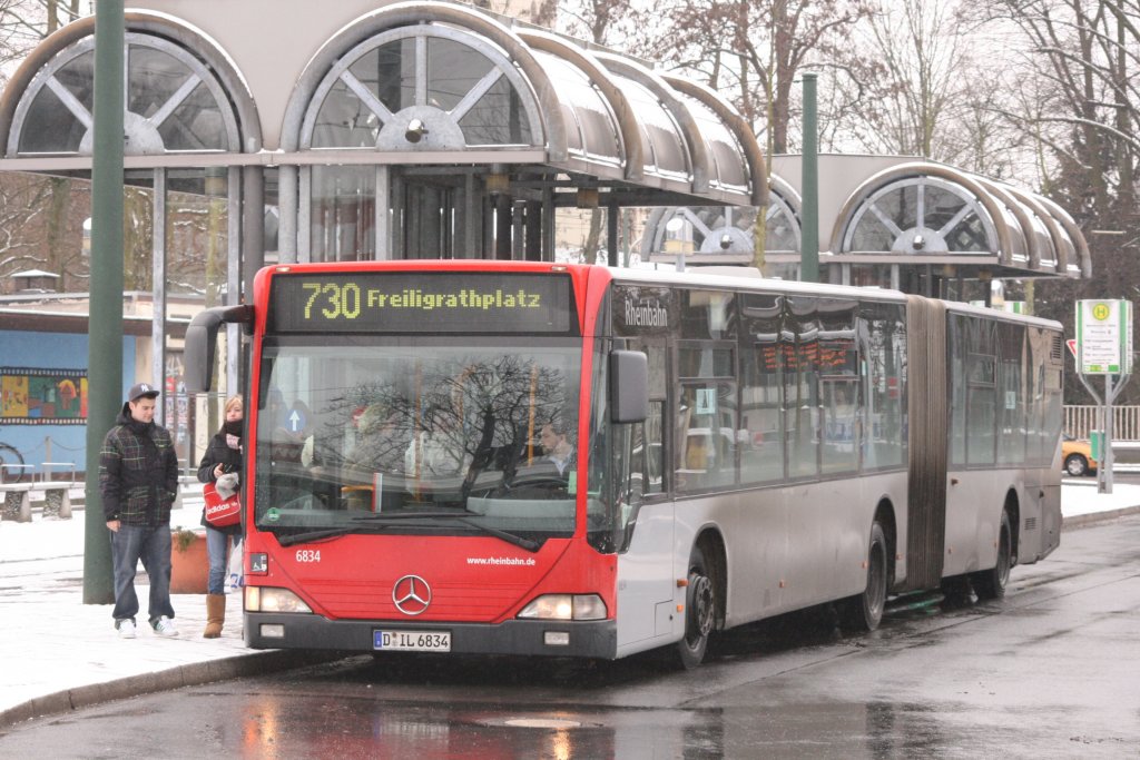 Rheinbahn 6834 (D IL 6834) mit der Linie 730 an der Vennhauser Allee,23.2.2010.