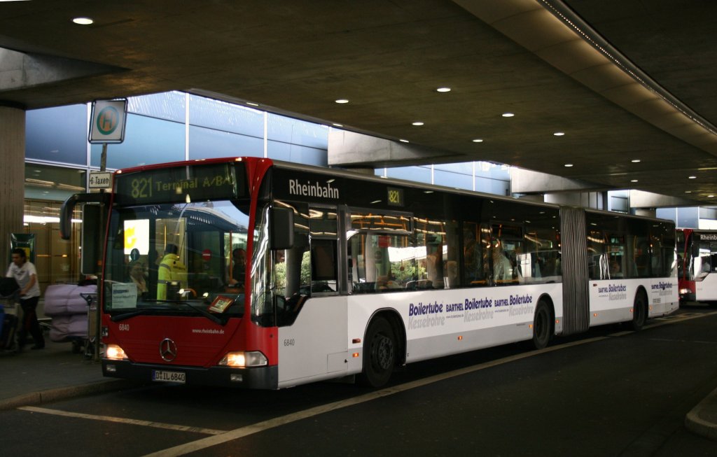 Rheinbahn 6840 (D IL 6840) macht Werbung fr Boilertube.
Aufgenommen am Flughafen Dsseldorf Terminal mit der Linie 821.
25.4.2010