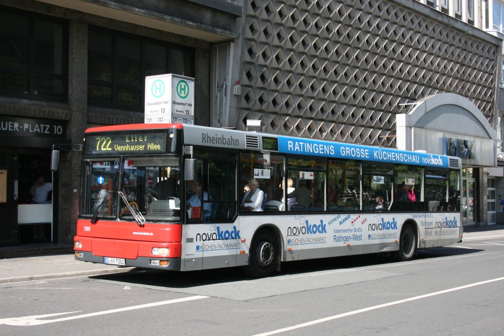 Rheinbahn 7301 (D XX 7301) macht Werbung fr Nova Kock Kchen Fachmarkt.
Dsseldorf HBF, 2.6.2010