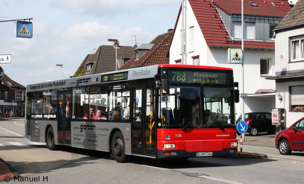 Rheinbahn 7336 (D XN 7336) mit Werbung fr das Autohaus Gierten.
Aufgenommen am ZOB Monheim, 11.9.2010.