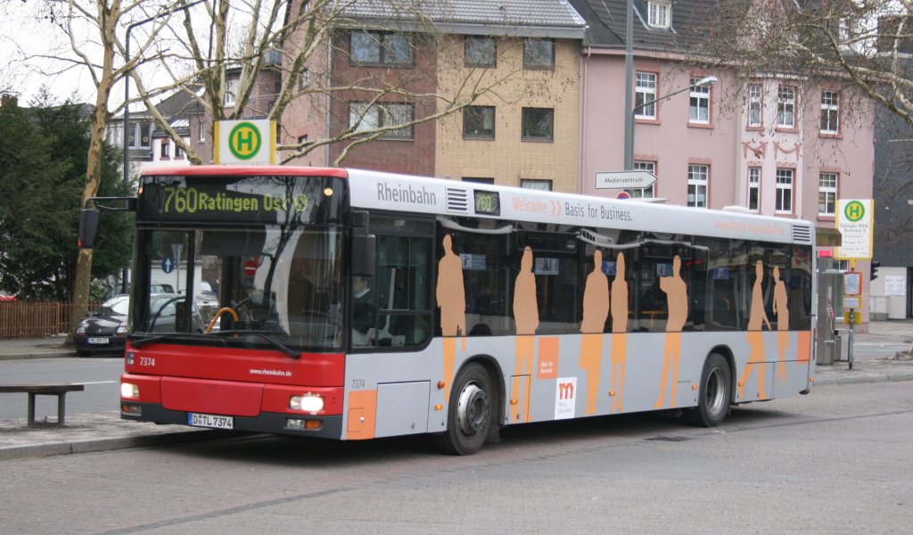 Rheinbahn 7374 (D TL 7374) mit Werbung fr die Messe Dsseldorf.
Aufgenommen in Ratingen Mitte,23.1.2010.