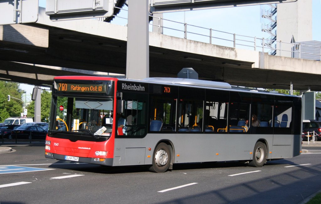 Rheinbahn 7547 (D NM 7547).
Aufgenommen am Flughafen Dsseldorf mit der Linie 760.
5.5.2010