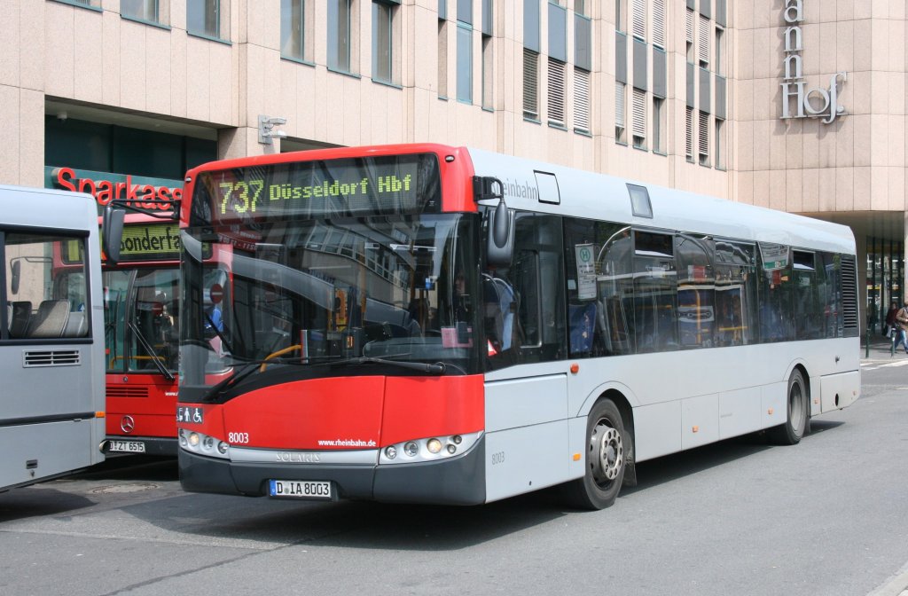 Rheinbahn 8003 (D IA 8003).
Am 9.5.2010 steht der Bus mit der Linie 737 am HBF Dsseldorf.