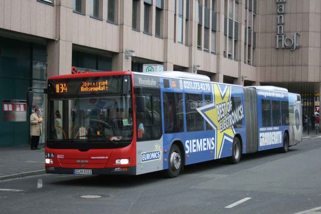 Rheinbahn 8322 (D XN 8322) macht Werbung für Euronics.
Hier steht der Bus am HBF Düsseldorf mit der Linie 834.
8.5.2010
