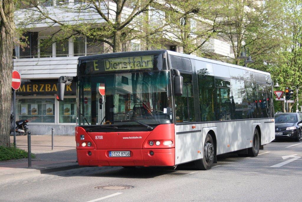 Rheinbahn 8708 (D ZZ 8708).
Aufgenommen in Ratingen Lintorf am 29.4.2010