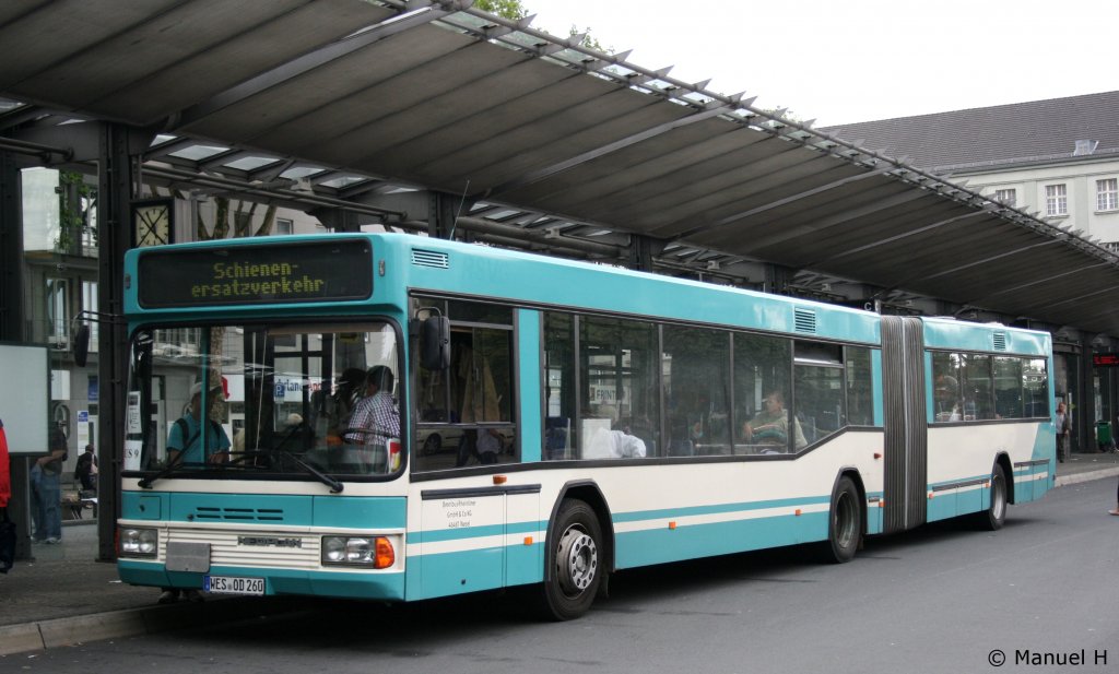 Rheinliner (WES OD 260).
Dieser Bus gehrte mal zur RSVG in Troisdorf.
Jetzt ist er am Niederrhein zuhause.
Oberhausen HBF, 31.7.2010.