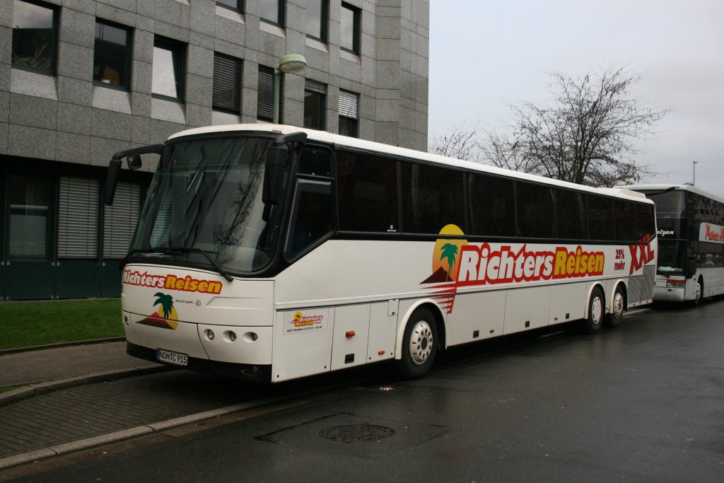 Richters Reisen (NOH C 915) aus Nordhorn beim Weihnachtsmarkt in Essen.
Aufgenommen an der Hachestr. in Essen am 8.12.2009.