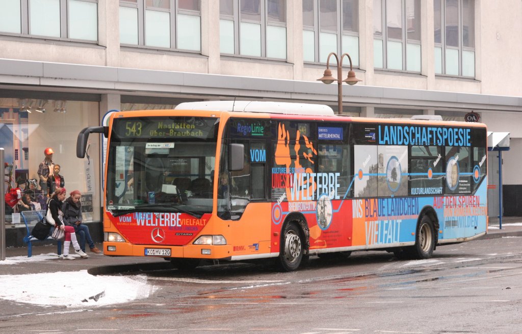 RMV (KO MV 120) mit Werbung frs Obere Mittelrheintal.
Aufgenommen am Zentralplatz,12.2.2010.