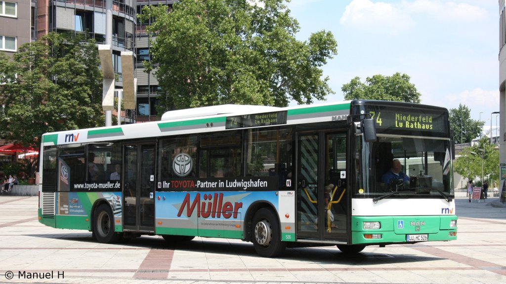 RNV 526 (LU HC 526) macht Werbung fr Toyota Mller.
Ludwigshafen Mitte Bahnhof, 30.6.2010.