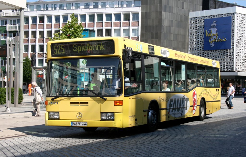 Sander Reisen 351 (HA EE 244) macht Werbung fr Hrakustik Faust.
Hagen Stadtmitte, 26.6.2010.