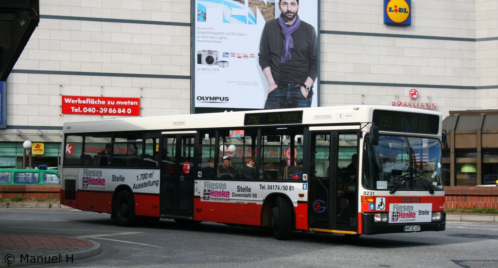 SBG 8231 (HH SE 497) mit Werbung fr Fliesen Henke.
Aufgenommen am ZOB Altona, 2.9.2010.