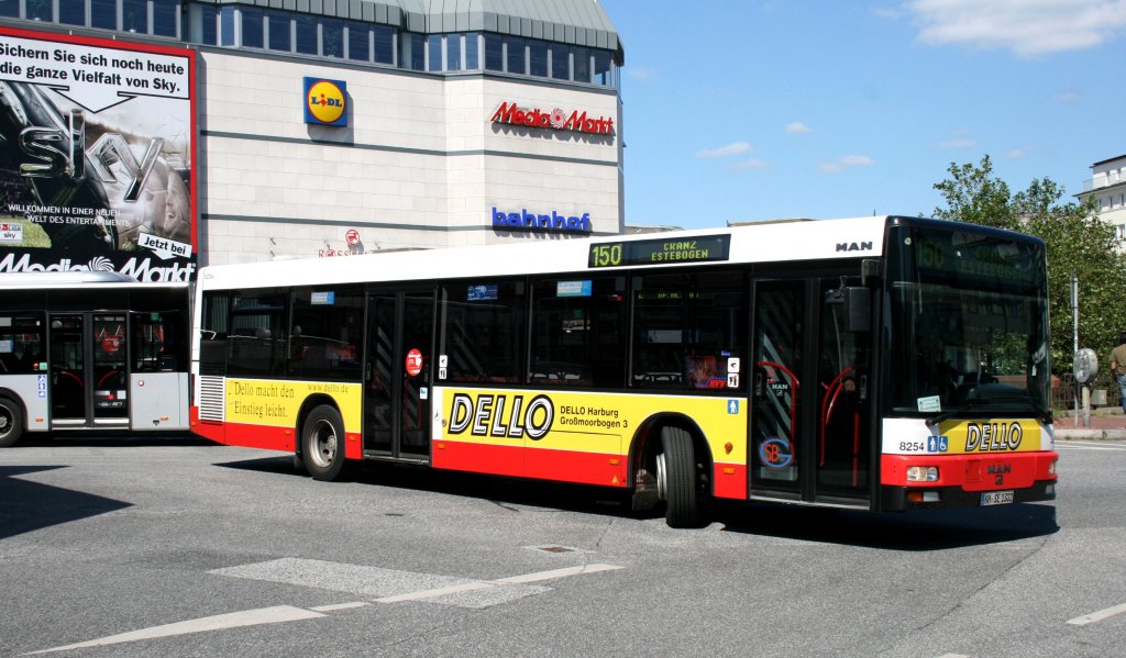 SBG 8254 (HH SE 1302) mit Werbung fr Dello.
Hamburg Altona Bahnhof, 17.6.2010.