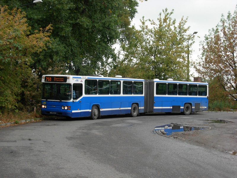 Scania CN113ALB beim Bahnhof Krakw Płaszw, MPK Krakw #PE095, 14.09.2012