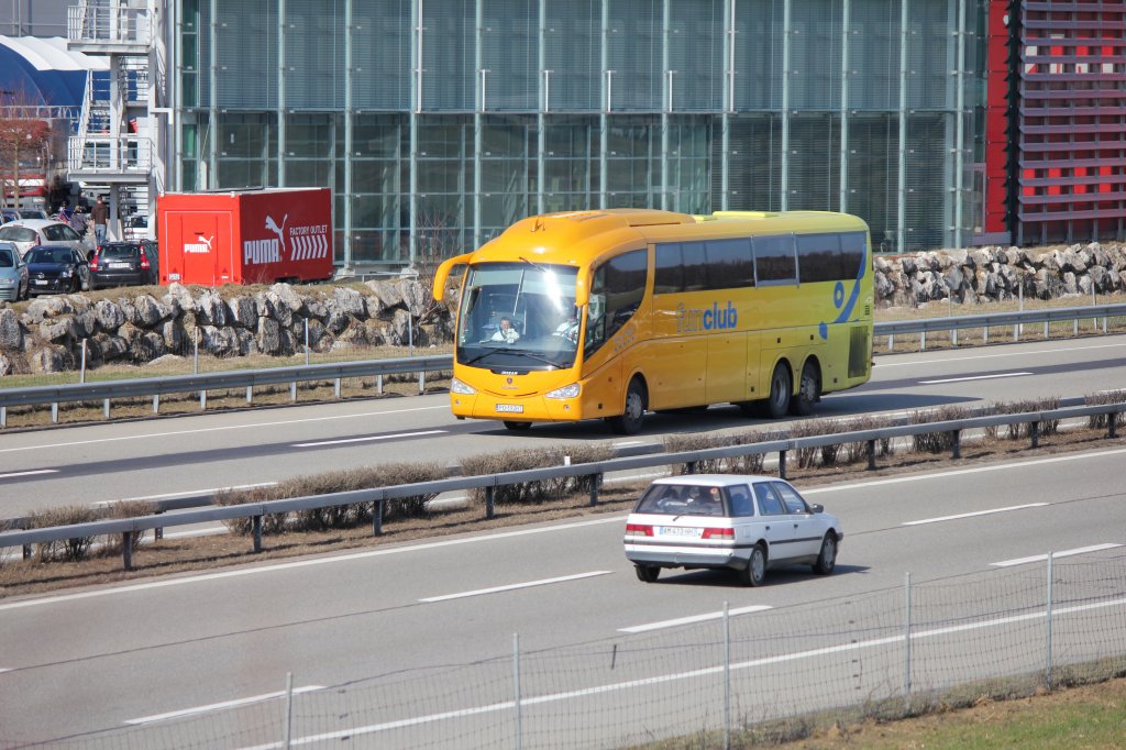 Scania Irizar de la maison Funclub (Pologne) photographi sur l'autoroute Zurich - Berne  la hauteur de Oensingen le 10.03.2012
- Une vitre latrale est fixe par de l'auto-collant ! 