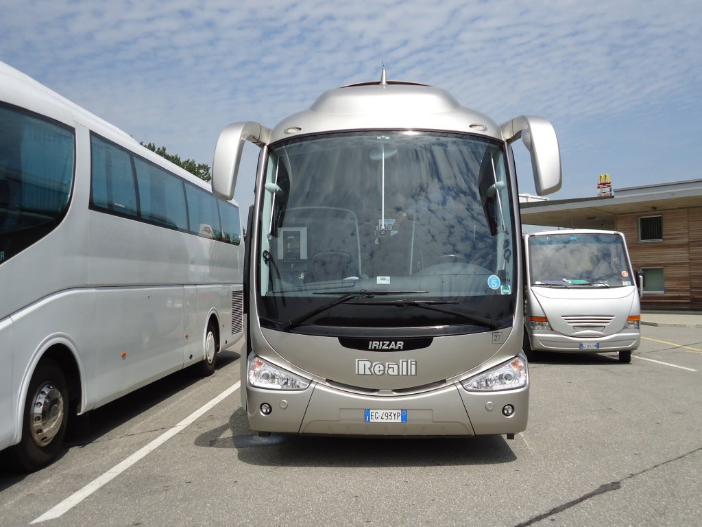 Scania Irizar de la maison italienne Reali photographi le 02.08.2012 prs de Payerne