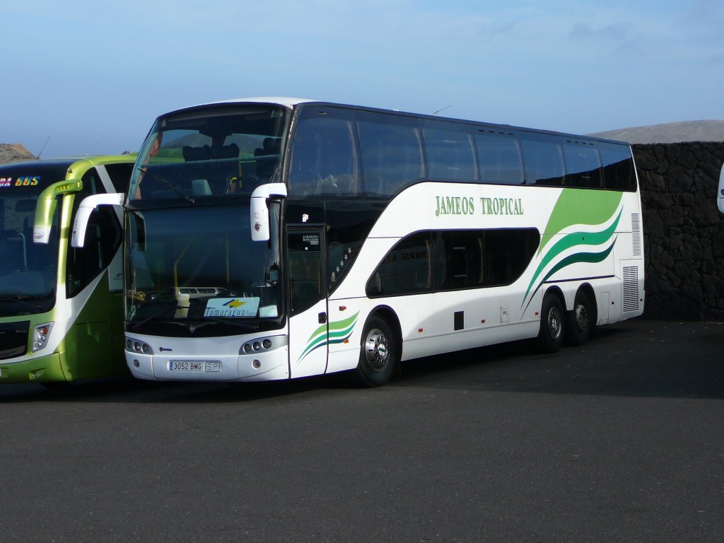 Scania steht auf dem Parkplatz des Nationalparks Timanfaya/Lanzarote im Januar 2010